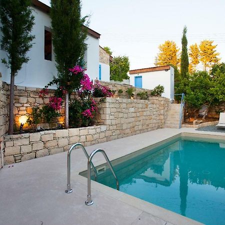 Affittacamere Cecilias Courtyard Malya Esterno foto