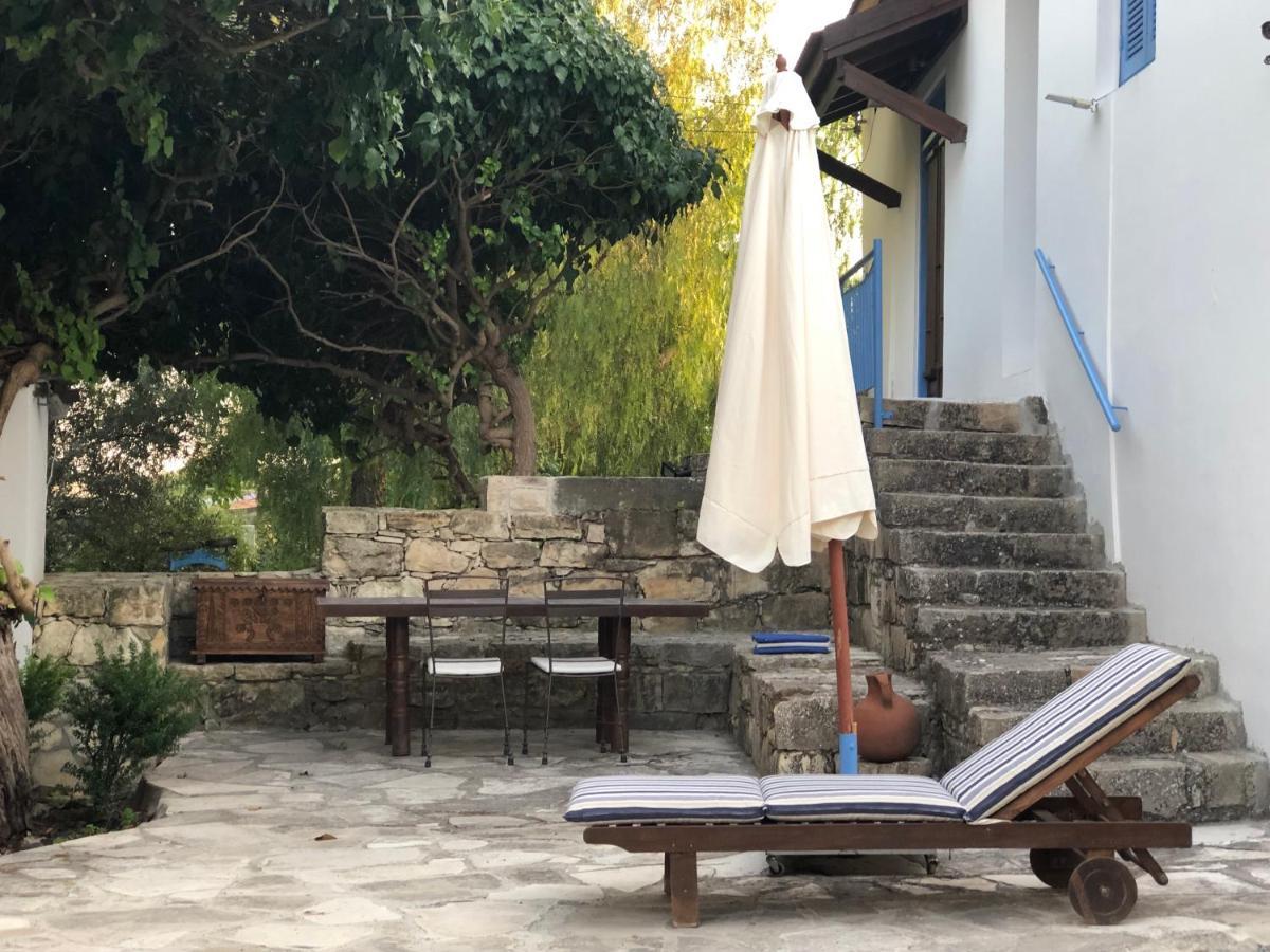 Affittacamere Cecilias Courtyard Malya Esterno foto