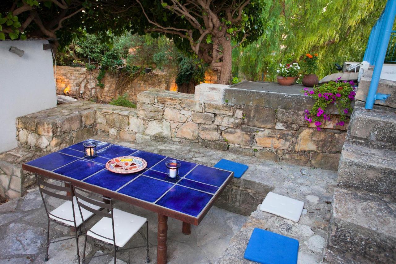 Affittacamere Cecilias Courtyard Malya Esterno foto