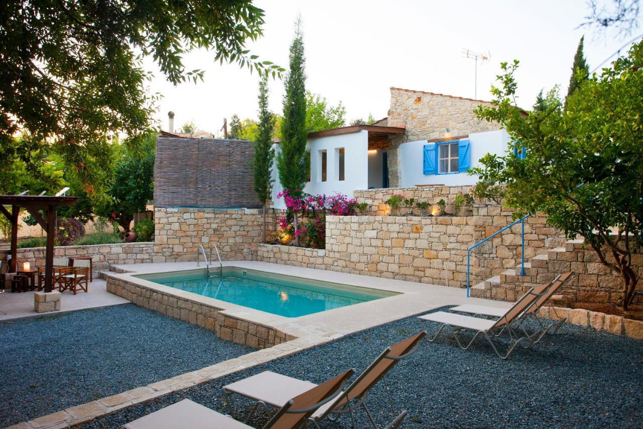 Affittacamere Cecilias Courtyard Malya Esterno foto