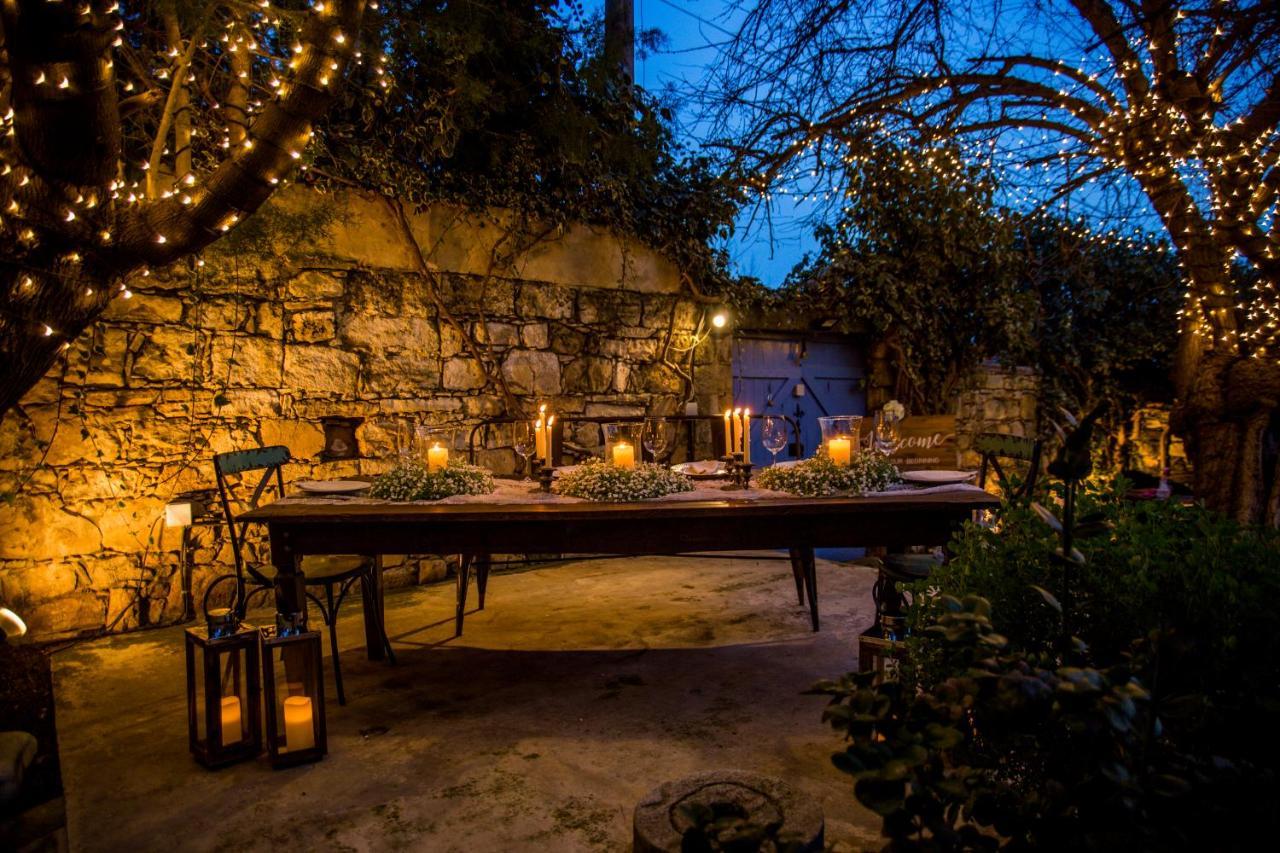 Affittacamere Cecilias Courtyard Malya Esterno foto