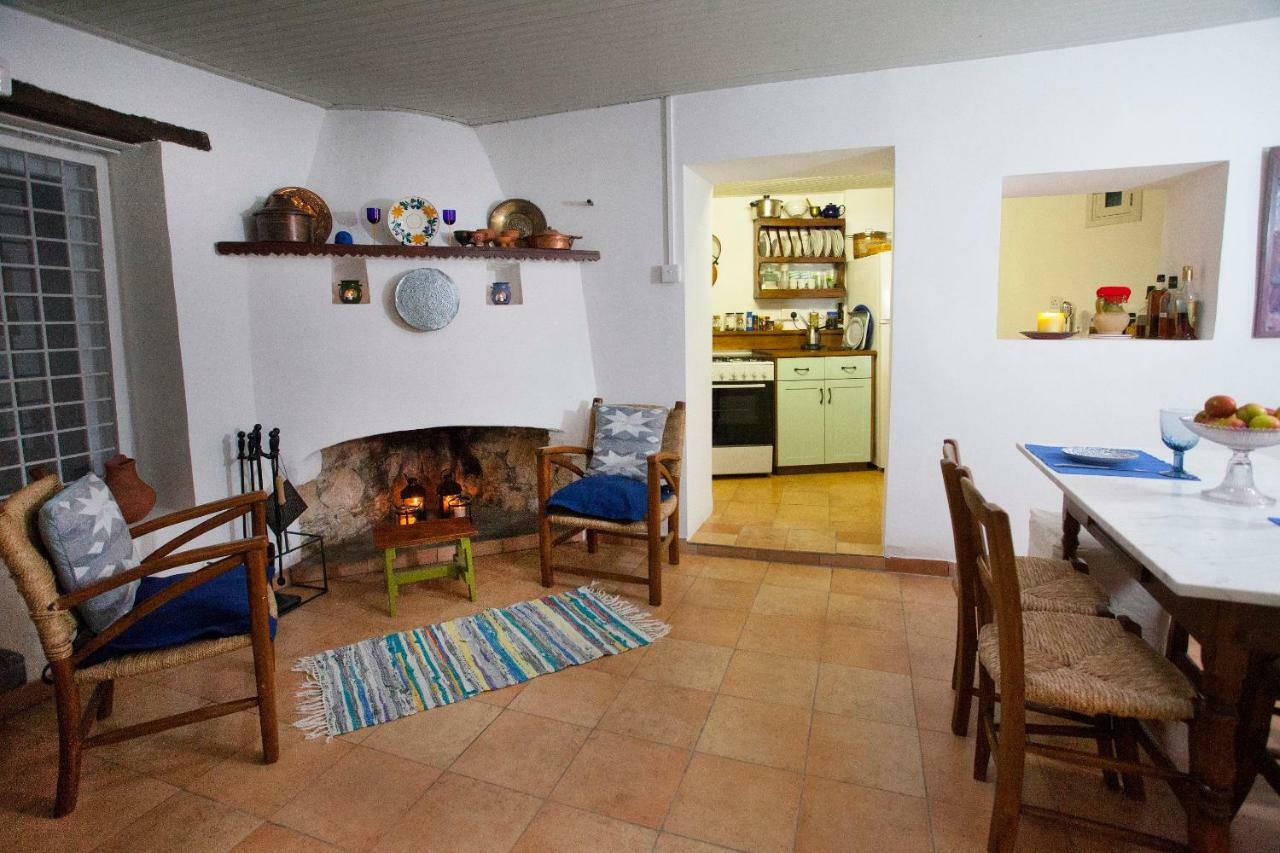 Affittacamere Cecilias Courtyard Malya Esterno foto