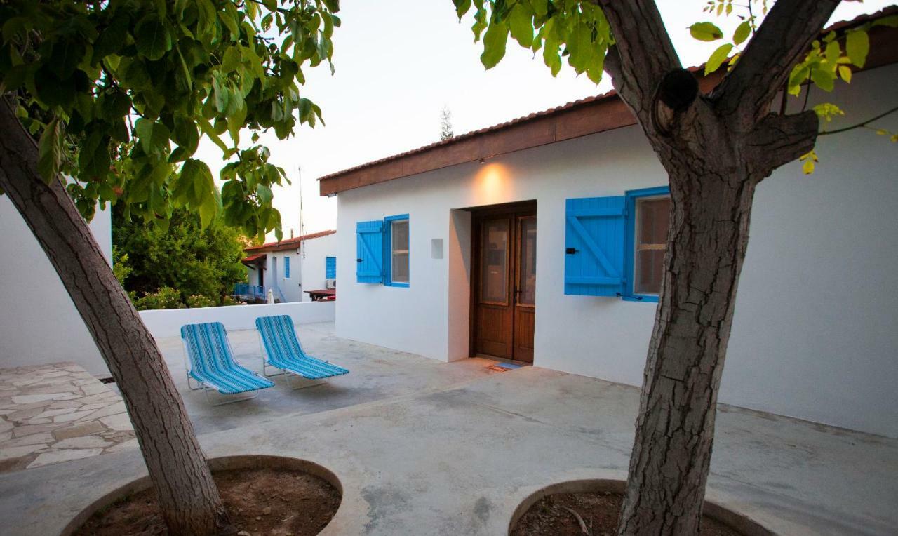 Affittacamere Cecilias Courtyard Malya Esterno foto