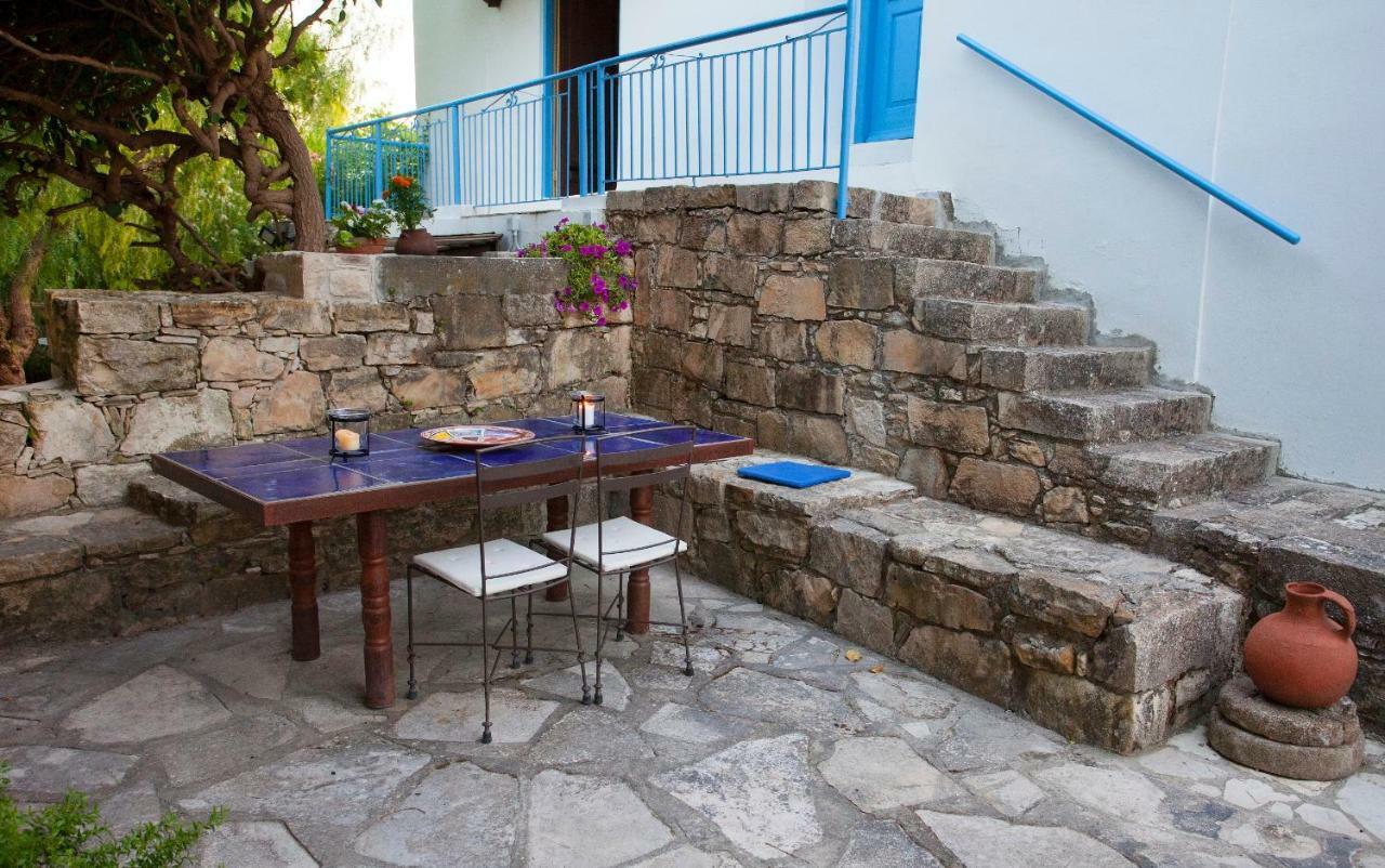 Affittacamere Cecilias Courtyard Malya Esterno foto