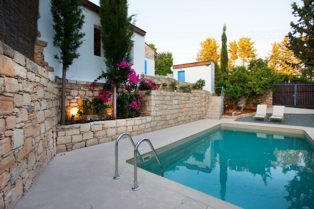 Affittacamere Cecilias Courtyard Malya Esterno foto