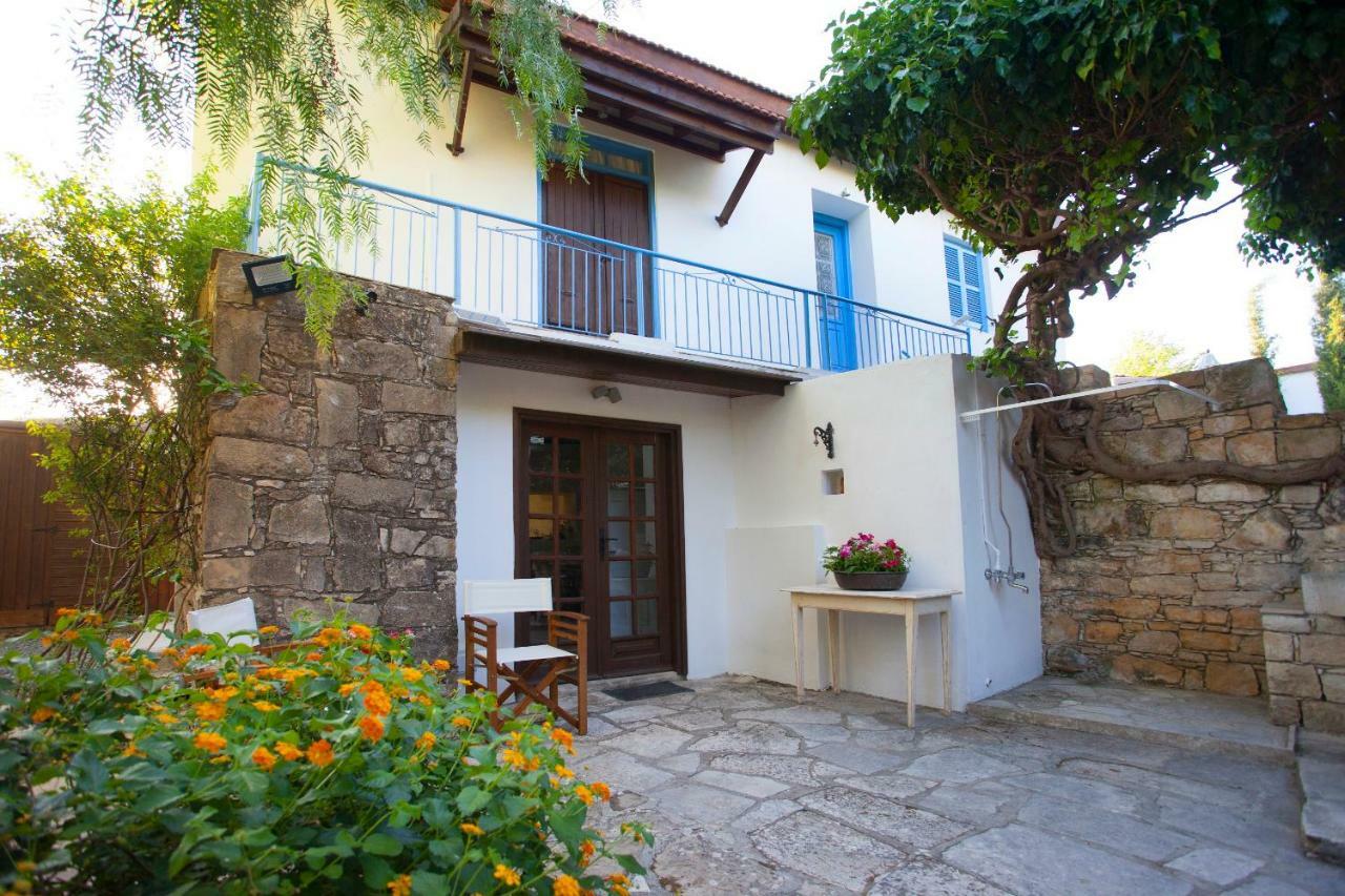 Affittacamere Cecilias Courtyard Malya Esterno foto